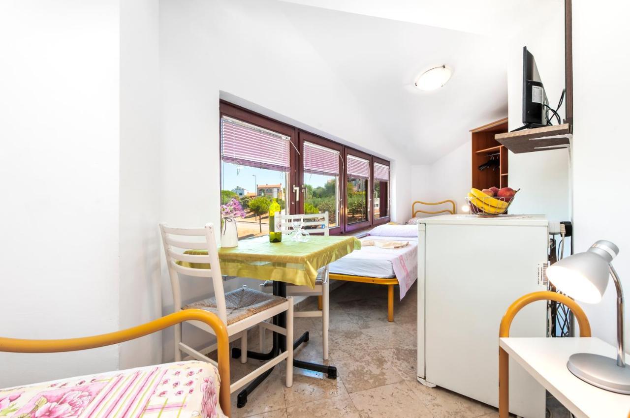 شقة Near Beach And Rovinj Center 4 المظهر الخارجي الصورة